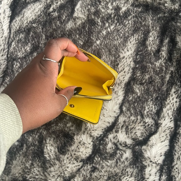 KIRA CHEVRON BI-FOLD WALLET - Picture 2 of 4